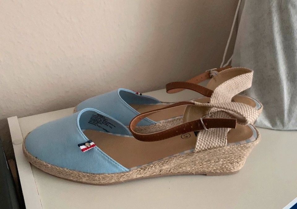 Damen Inselhauptstadt Sandalen 41 Keilabsatz blau Schuhe Sommer in  Niedersachsen - Wildeshausen | eBay Kleinanzeigen ist jetzt Kleinanzeigen