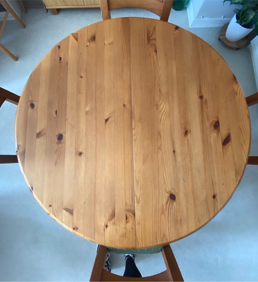 Tisch rund ausziehbar + 4 Stühle massiv Holz in Hamburg