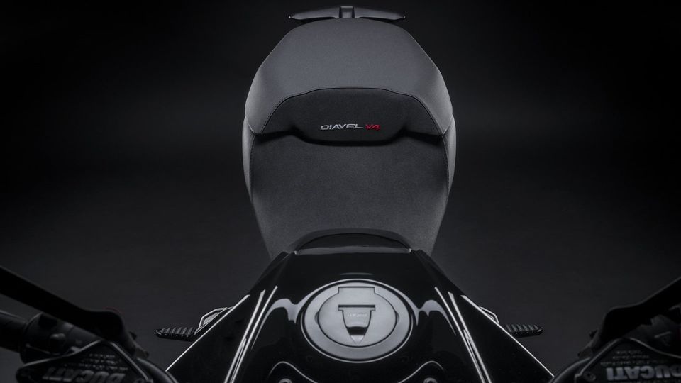 Ducati DiavelV4 - Thrilling Black in Hamburg