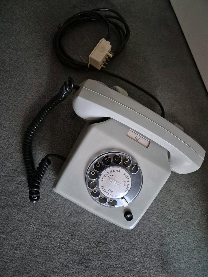 Altes Telefon Alpha DDR Schnurtelefon mit Wählscheibe 07/1988 in Sankt Augustin