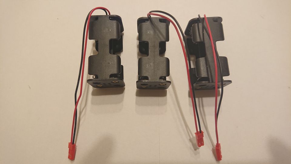 RC Modellbau 3x Batteriehalter / Batteriefach / Akkuhalter / Akku in Görlitz