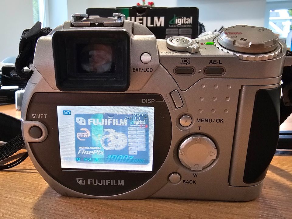 Digitalkamera Fujifilm Finepix 4900 Zoom inkl. Zubehör OVP in Lautzenhausen