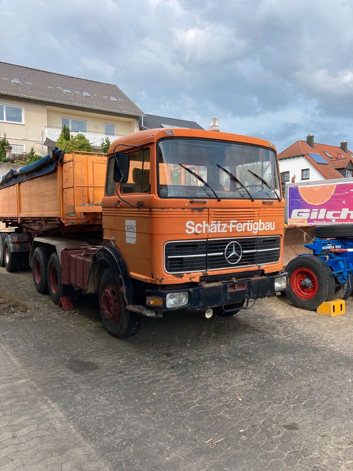 Mercedes LP 2232 + Kässbohrer Auflieger in Abenberg