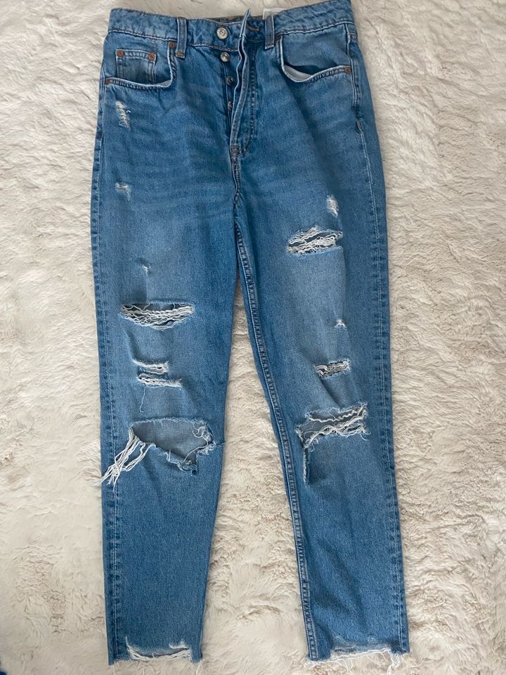 H&M Mom Jeans Gr. 38 in Quierschied