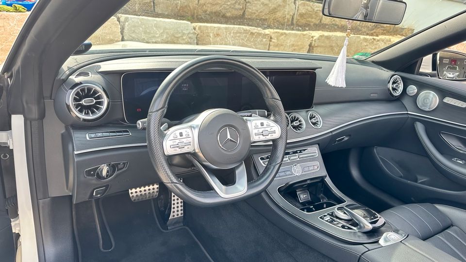 Mercedes E 300 D Cabrio AMG Bj.07/2020 Garantie in Weinstadt