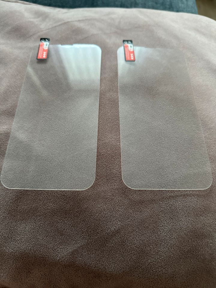 2 x Panzerglas für das iPhone 13 Pro in Hamburg