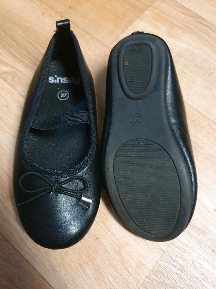 13 Paar Schuhe 27 Paket Crocs Ballerinas Adidas Stiefel Sneaker in Schönebeck (Elbe)