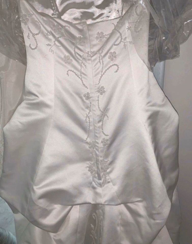 Brautkleid/Hochzeitskleid und Zubehör Größe 36 in Rösrath