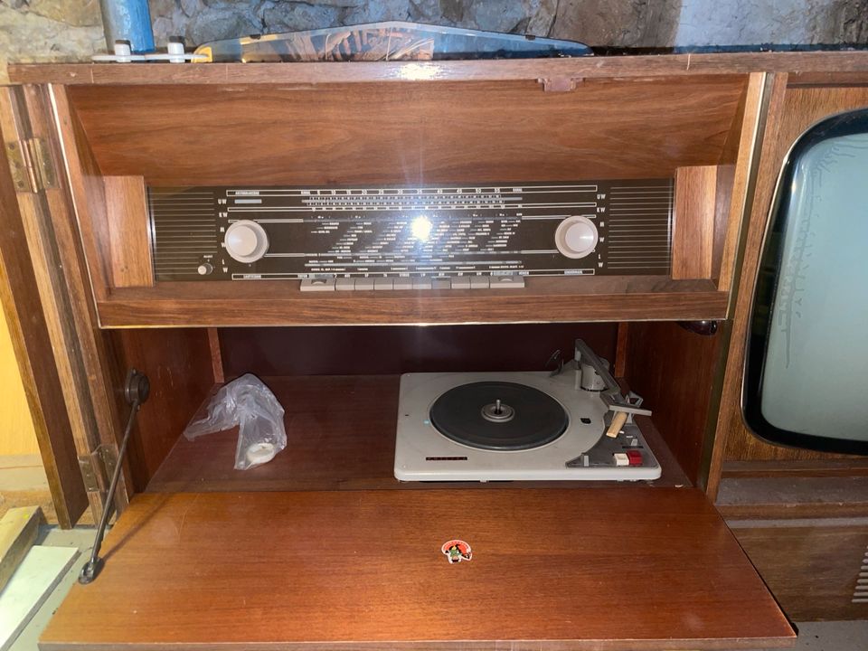 Antiker Schrank mit Fernseher, Radio & Schallplatten Spieler in Köln