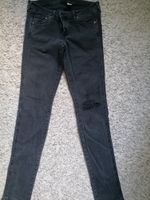 coole H&M Jeans mit Rissen, Gr. 31/32, grau, Top-Zustand Baden-Württemberg - Mudau Vorschau