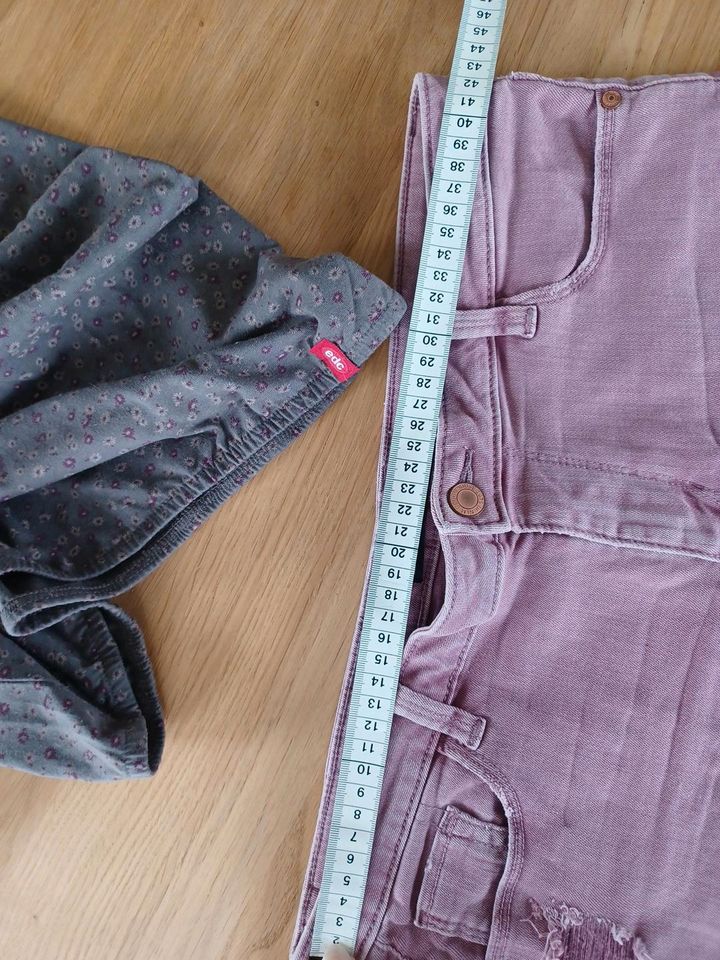 Shorts C&A Gr 42 & Esprit Shirt Gr XS in Edertal