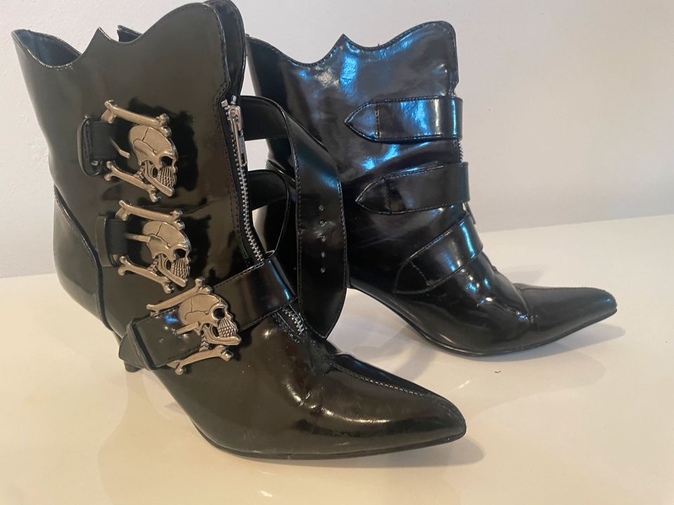 Stiefeletten Lack Demonia Gr.40 in Urbach