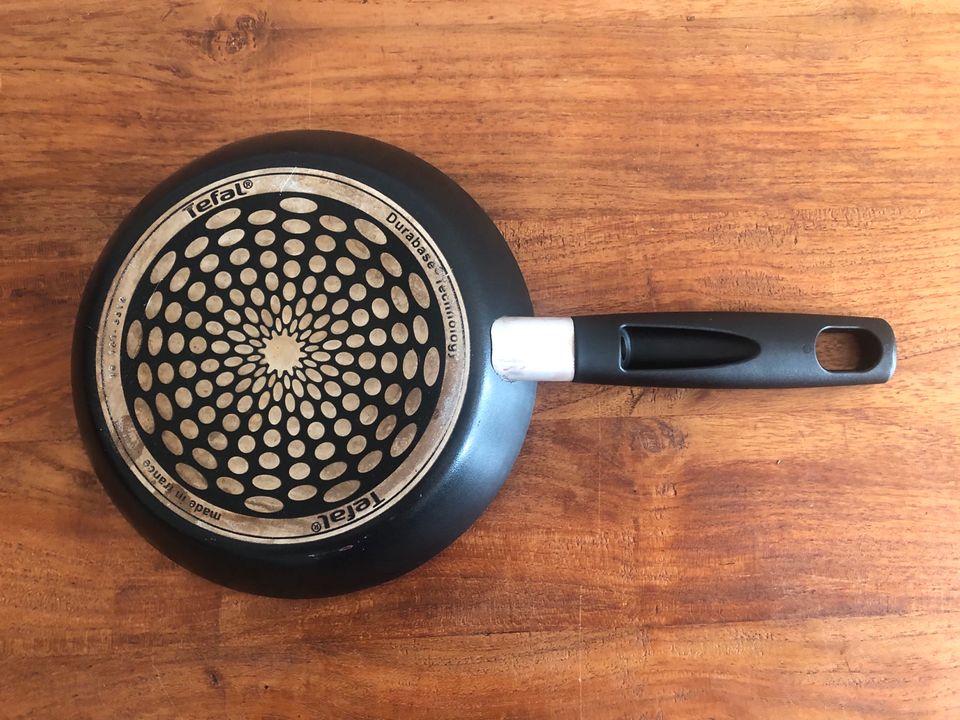 TEFAL Pfanne klein Teflon Beschichtung 20 cm Durchmesser in Heidelberg