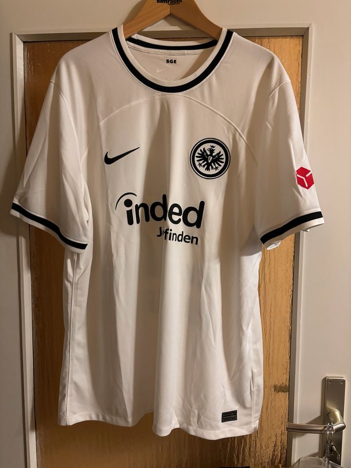 Eintracht Frankfurt 2022-23 Heimtrikot "MAX" in Langen (Hessen)