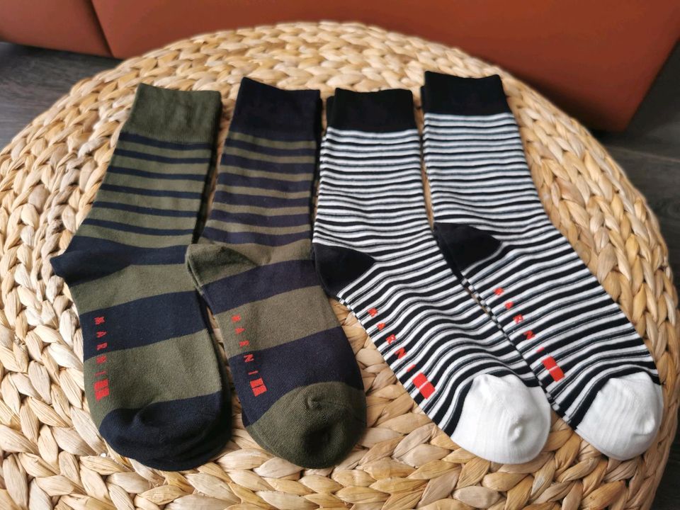 Marni x Uniqlo Socken Gr. 36-40 in Wiesbaden