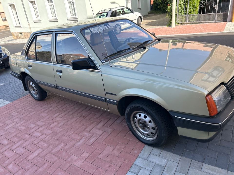 Opel Ascona . Odtimer; BJ 1984: 1,8L Automatik in Zwickau