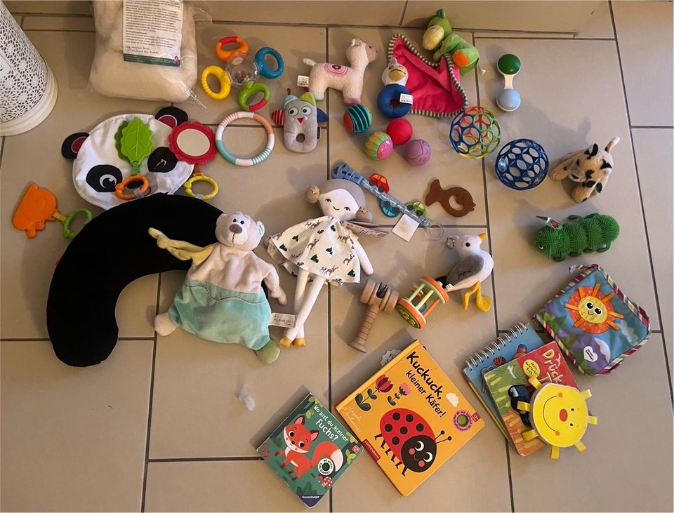 Spielzeug ab Geburt bis 1,5: Rasseln, Oball, Puppe, etc. in Jeßnitz