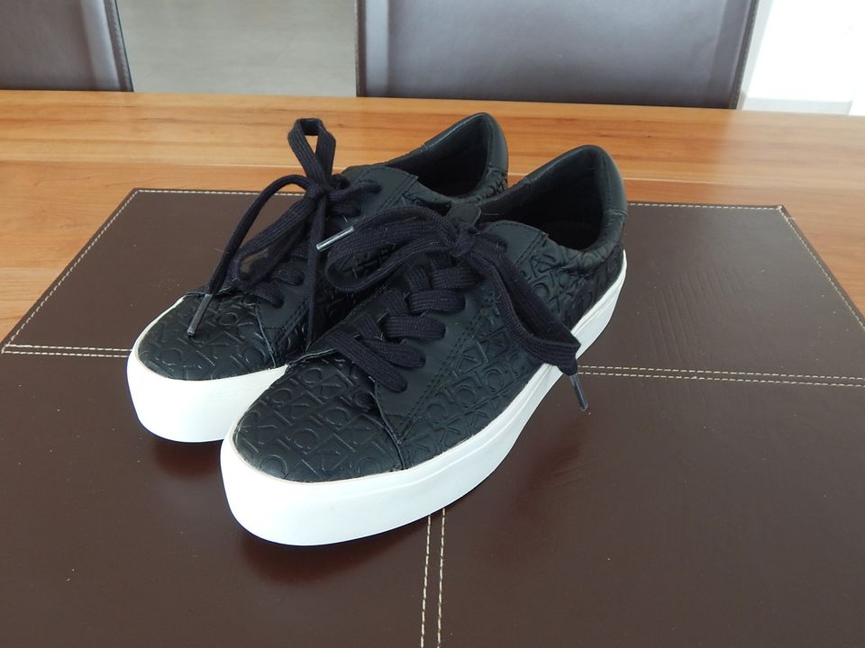 Calvin Klein Sneaker Schuhe Janika schwarz Gr. 37 in Untergriesbach