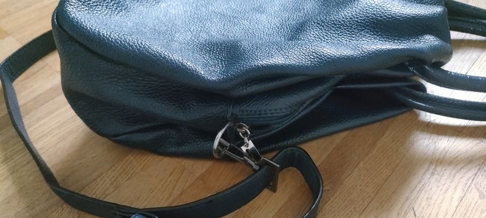 Blaue Lederhandtasche in Düsseldorf