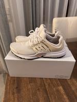 Nike Air Presto Laufschuh Sneaker weiß rosa Gr. 39 Baden-Württemberg - Obersulm Vorschau