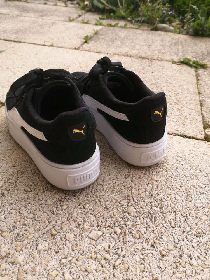 Puma Sneaker mit Plateau Größe 36 schwarz und schwarz/weiß in Winhöring