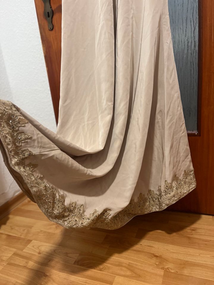 Abendkleid Ballkleid mit Schleppe in Osterholz-Scharmbeck