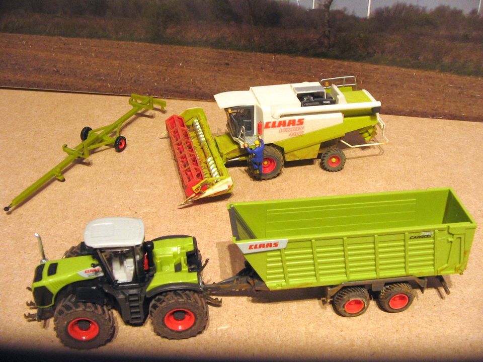 1:87  Wiking CLAAS XERION + ANHÄNGER + kibri CLAAS MÄHDRESCHER in Mülheim (Ruhr)