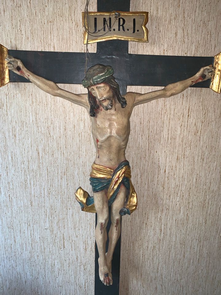 Kruzifix Kreuz Jesus Christus Ostern geschnitzt Holz alt Heiliger in Kaufering