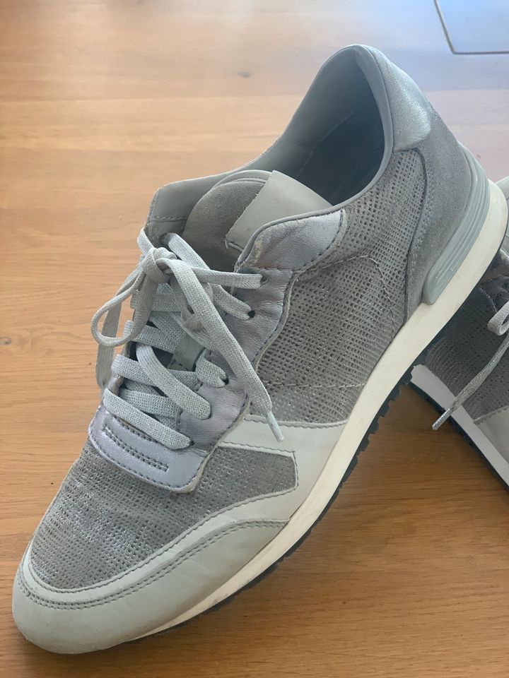 Maripe toller Sneaker Turnschuh grau Silber Gr. 39 in Rodgau