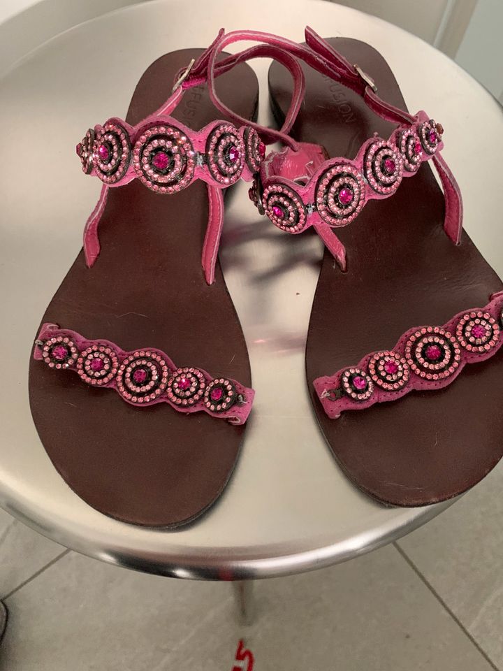 Fusion Riemchensandalen mit Strass in pink Gr. 37 in München