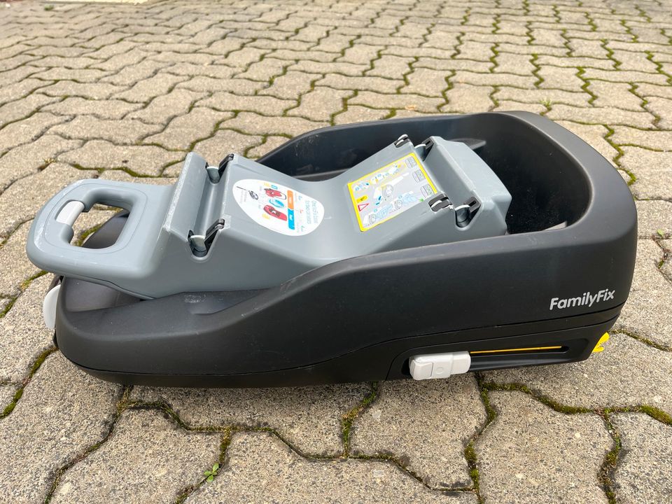 Babyschale Maxi Cosi Cabrio Fix + BASE! in Ausleben