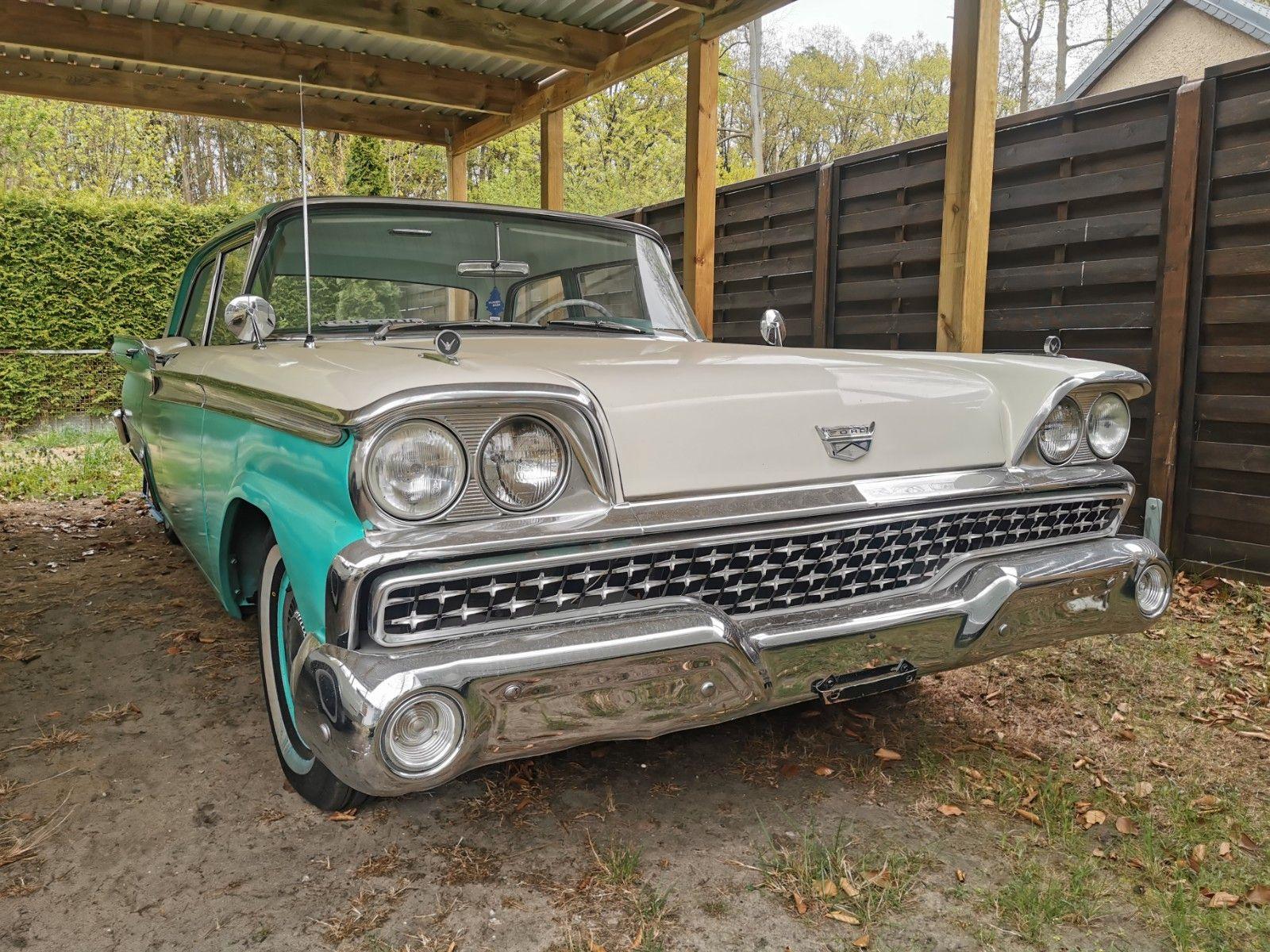 Abbildung des Autos Ford Fairlane Galaxy 500…