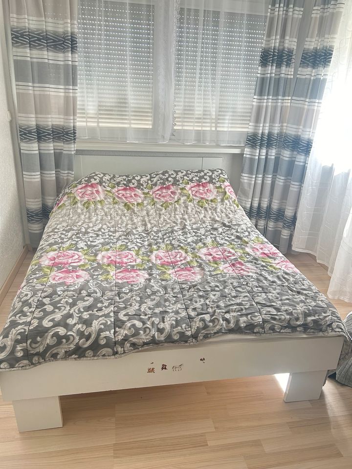 Weißes Bett in Salzgitter