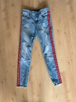 High Waist Jeans Stradivarius blau hellblau Streifen rot Gr. 34 Bayern - Weilheim Vorschau