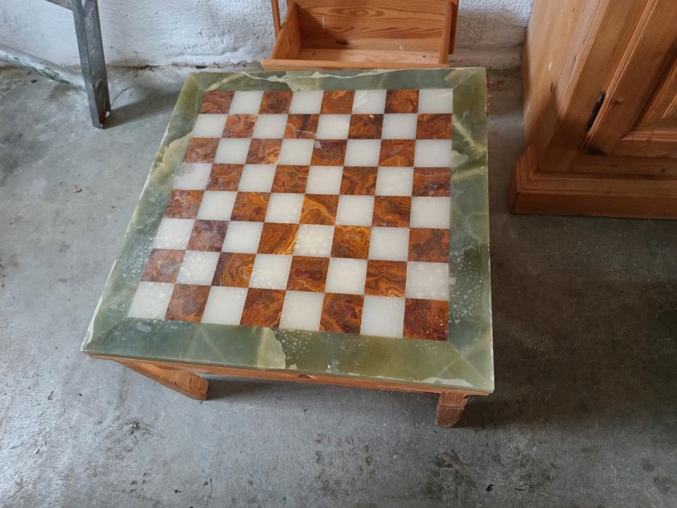 Schachbrett Tischplatte aus Stein in Vilgertshofen