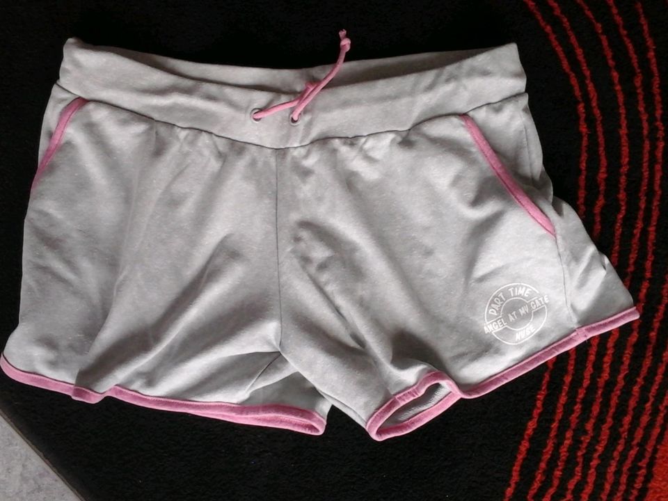 Sweatshorts grau-rosa Gr.XL neu in Birkenbeul-Weißenbrüchen