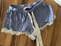 Hunkemöller Shorts mit Spitze - blau weiß Xs 34 Schlafshorts Nordrhein-Westfalen - Ratingen Vorschau