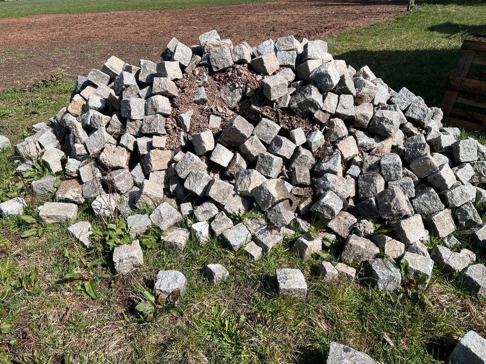 Granit Steine / Würfel Pflastersteine in Donaueschingen