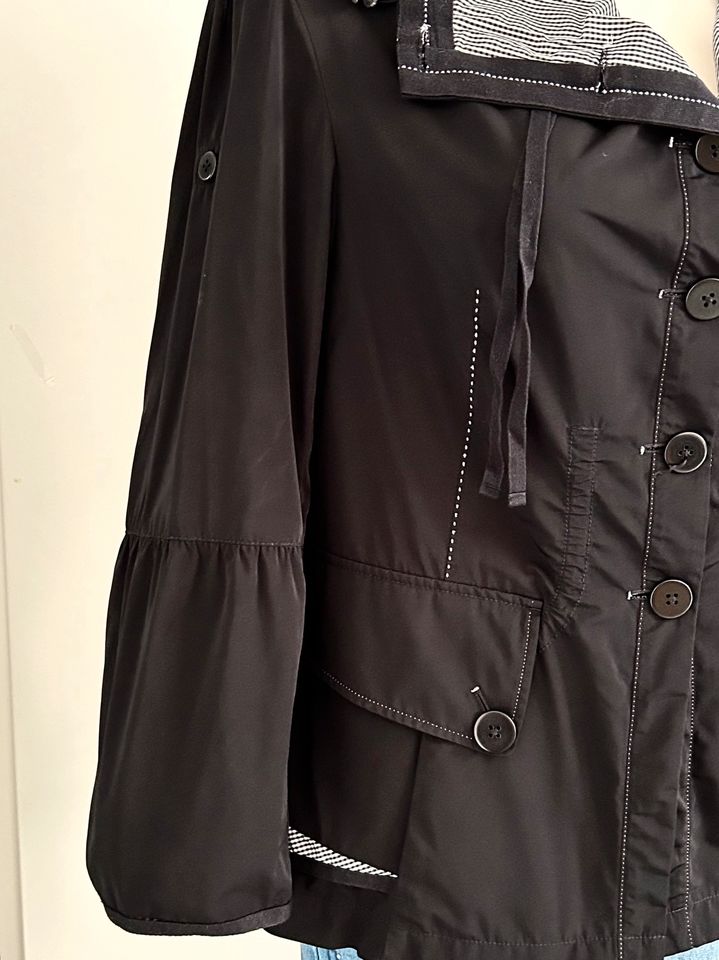 Hochwertige Damen Jacke Gr 44 schwarz top Zustand in Nohra