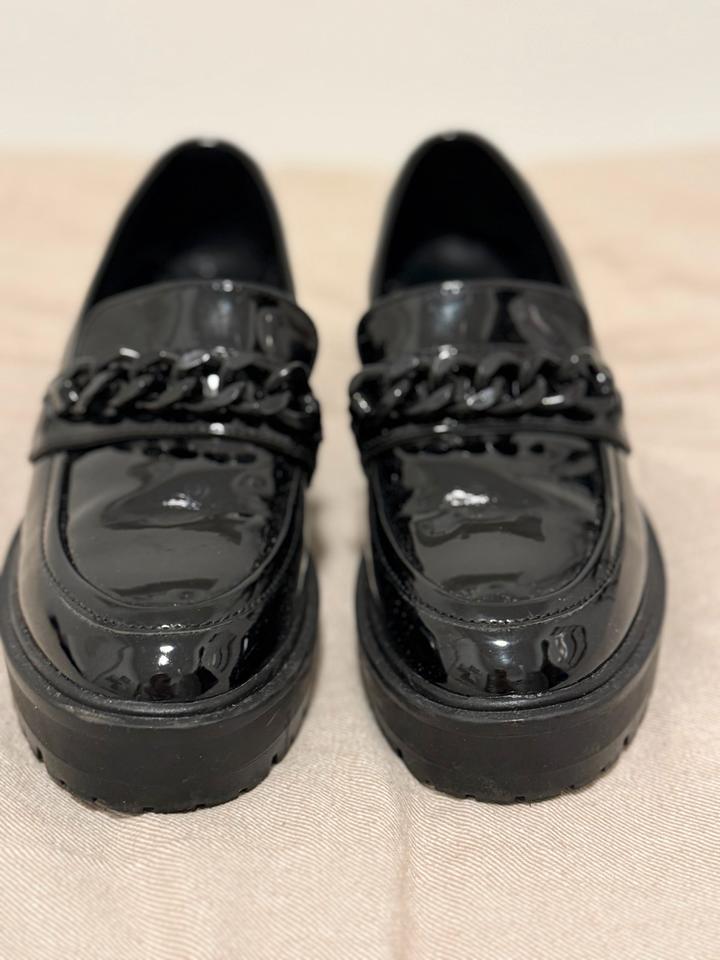 Schwarze Lack Business Schuhe mit leichten Absatz Gr. 38 in Riegel