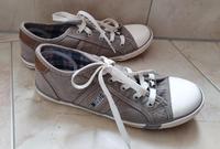 Neuwertige Schuhe Original Mustang Sneaker Gr. 36 taupe Sachsen - Kreischa Vorschau