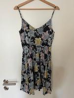 Florales Review Kleid Gr. S Düsseldorf - Unterrath Vorschau