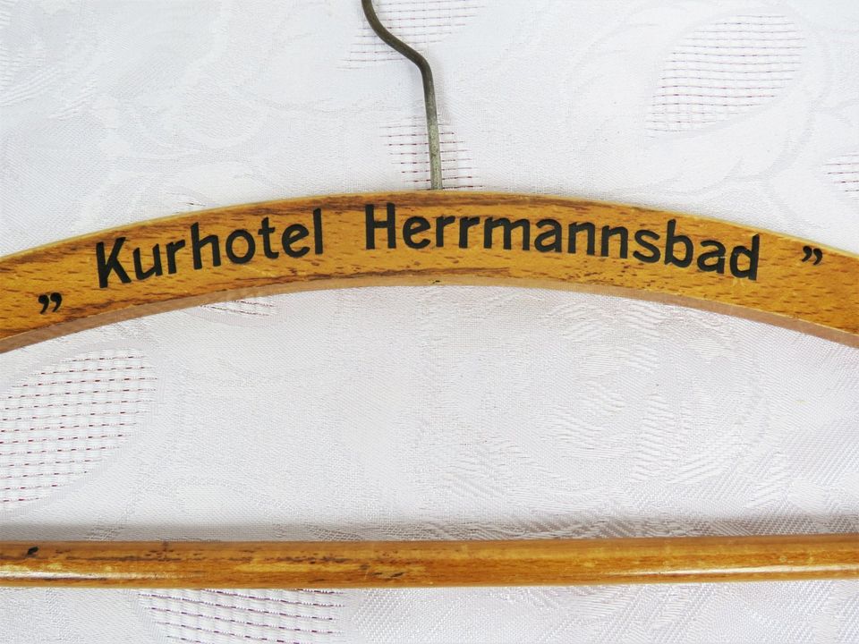 Holz Kleiderbügel ''Kurhotel Herrmannsbad'' Bad Lausick in Bad Lausick