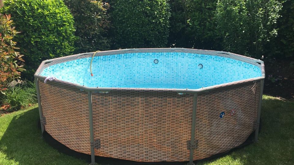 Verkaufe Pool in Rattanoptik 305 cm x76 cm mit Sandfilteranlage in Isselburg