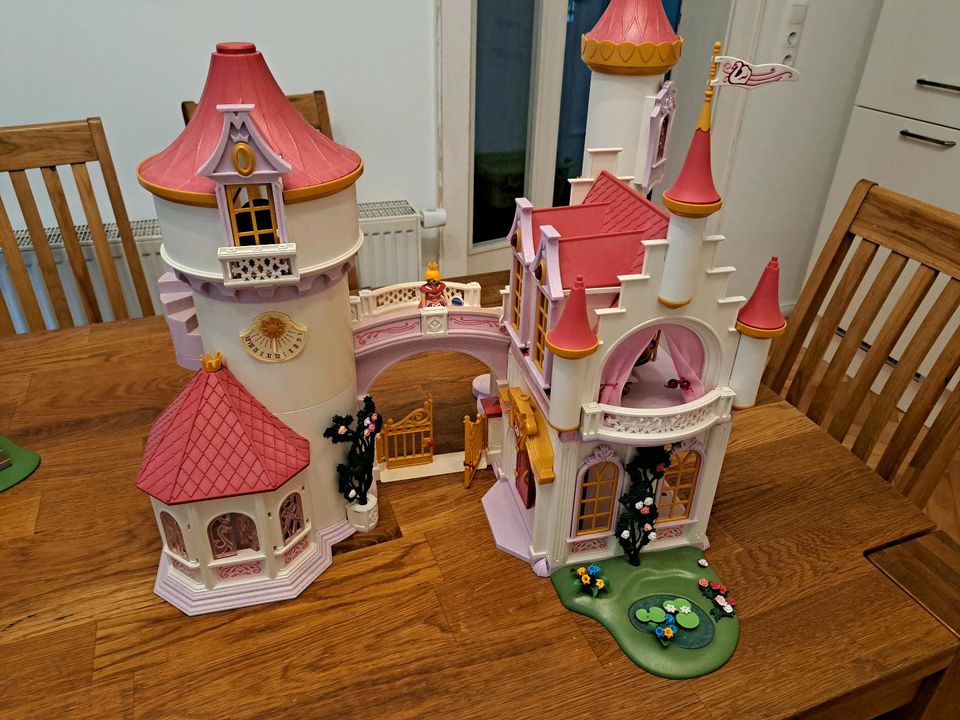 Playmobil Märchenschloss mit Zaubererturm und Ritterburg in Chemnitz