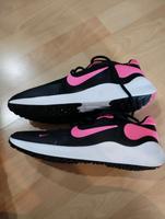 Nike Revolution Sneaker, ungetragen Gr 39 Nordrhein-Westfalen - Langenfeld Vorschau
