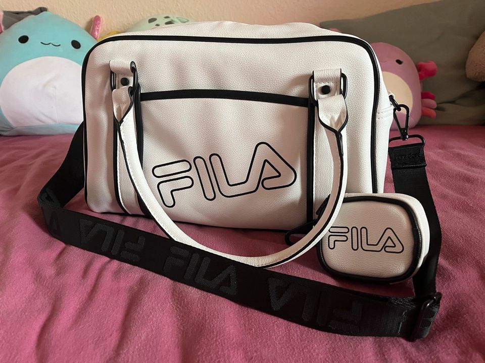 Fila Sport Tasche schwarz weiß in Teutschenthal