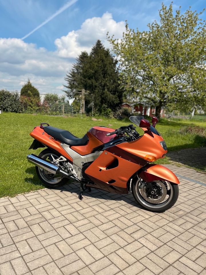 Kawasaki ZZR-1100 in Duisburg