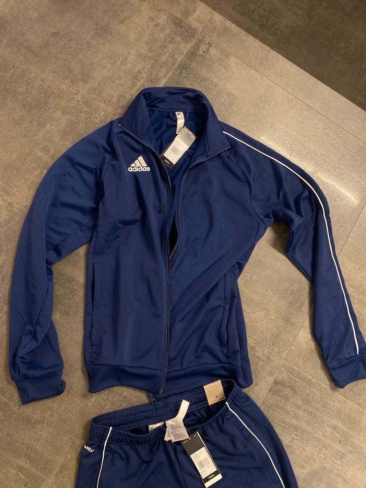 Verkaufe neue Adidas Trainigsjacke S NP 75€ in Stuhr