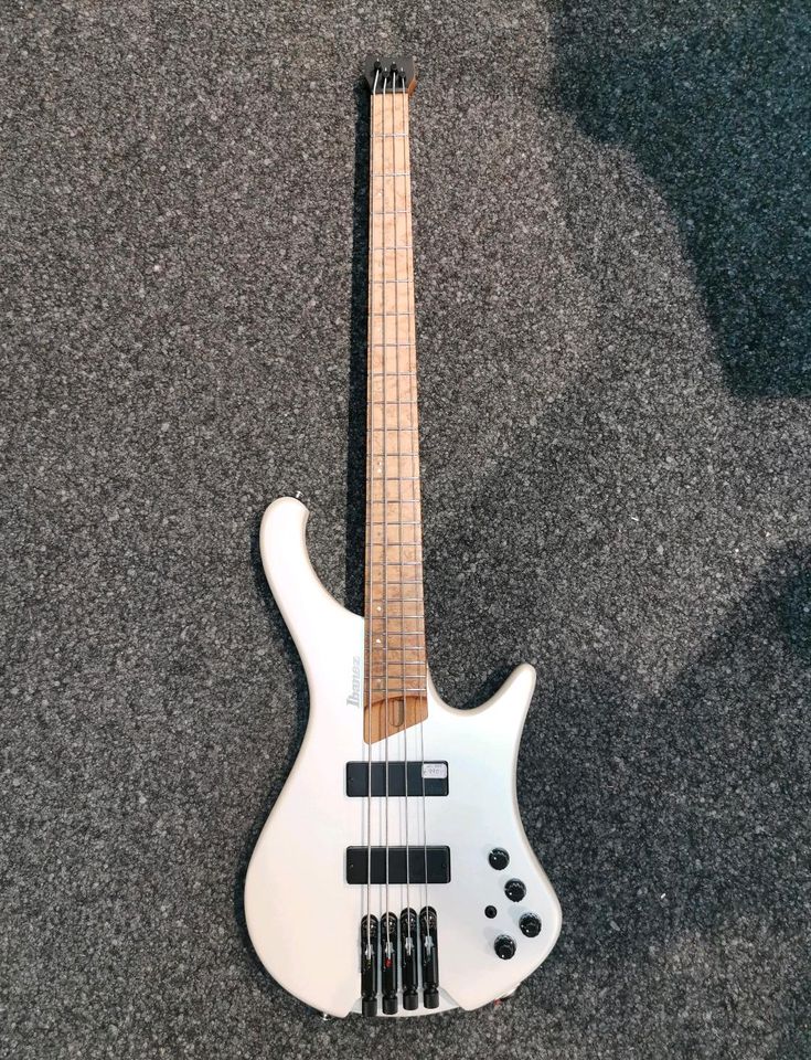 Ibanez EHB-1000 E-Bass in Hannover